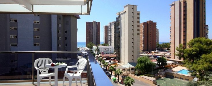 Habitación doble con vistas a la piscina Hotel Perla Benidorm