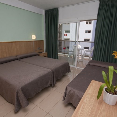 Habitación triple Hotel Perla Benidorm